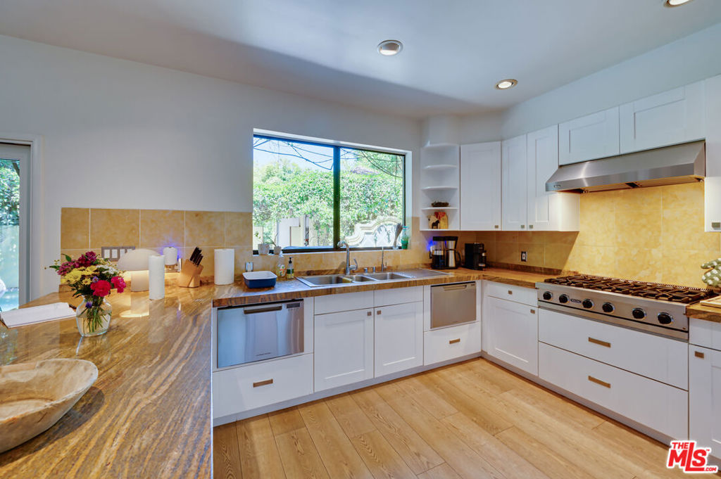 1902 Granville Avenue Property Photo 13