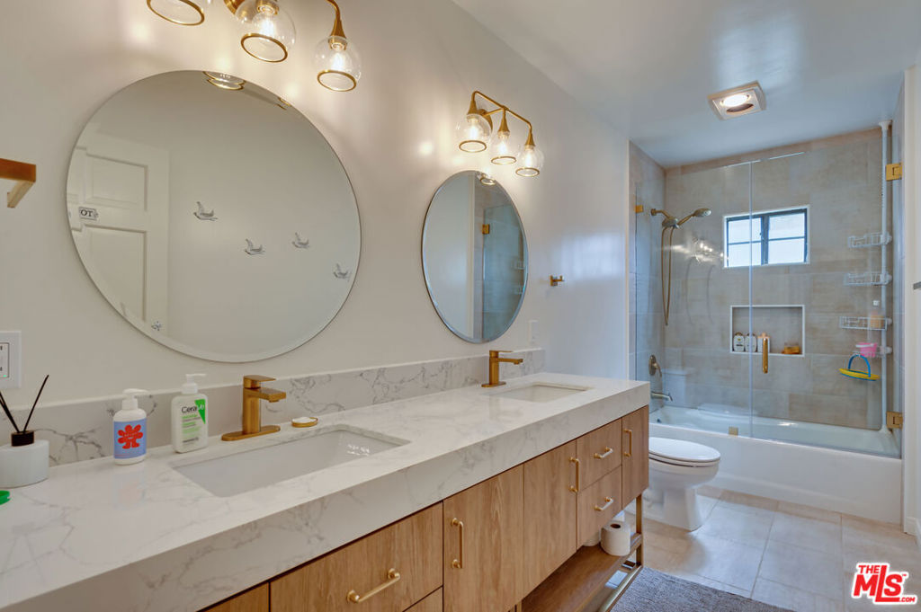 1902 Granville Avenue Property Photo 43