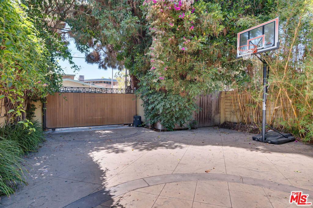 1902 Granville Avenue Property Photo 46