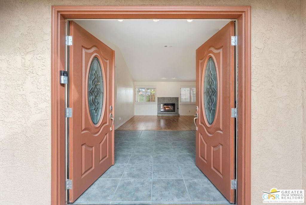 39850 Regency Way Property Photo 3