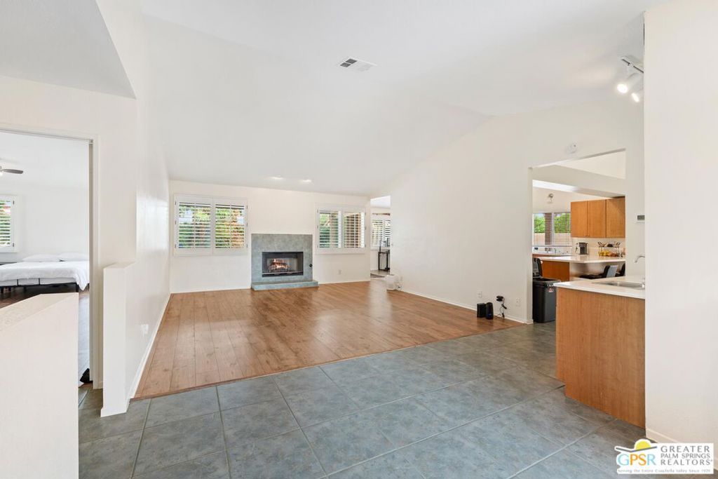 39850 Regency Way Property Photo 5
