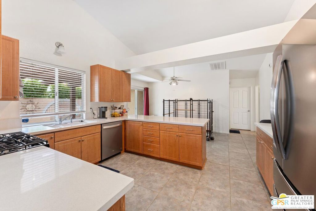 39850 Regency Way Property Photo 10