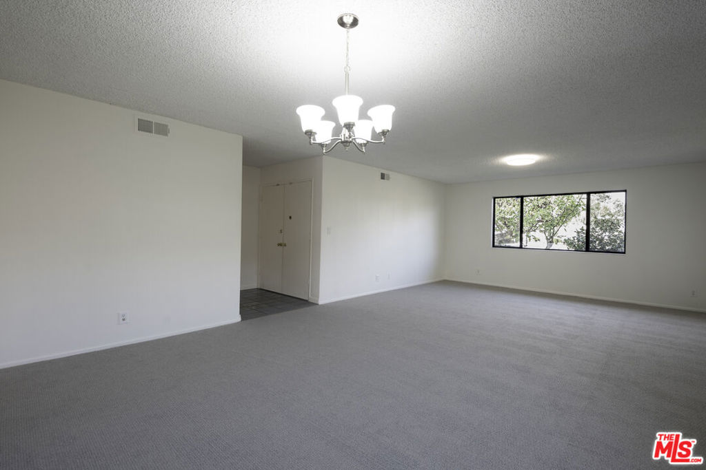 2106 W 166th Street Property Photo 3