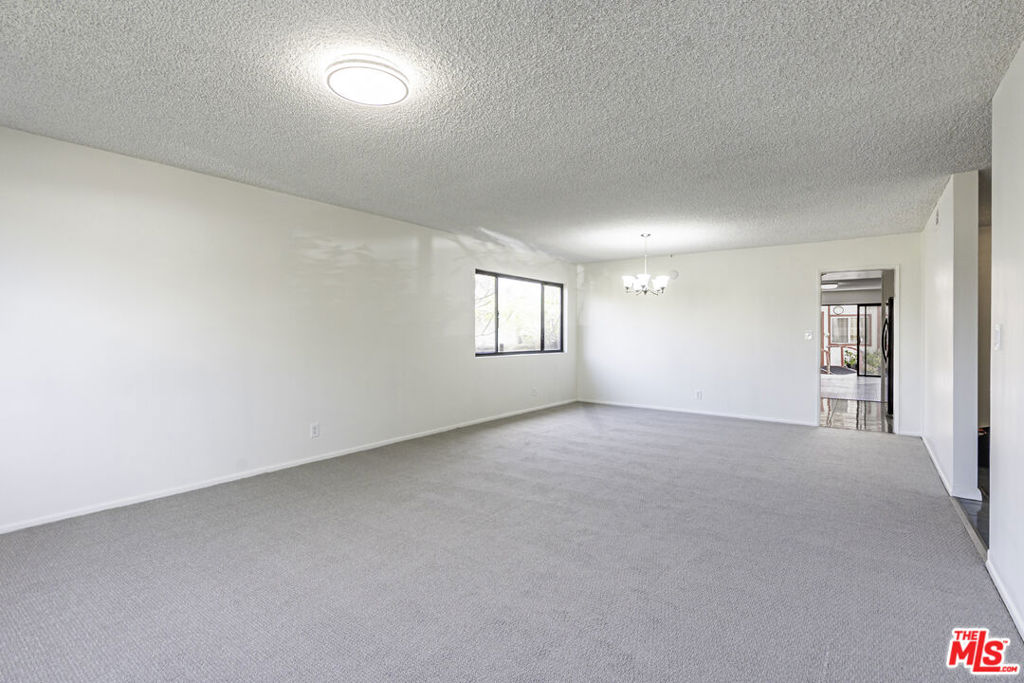 2106 W 166th Street Property Photo 5