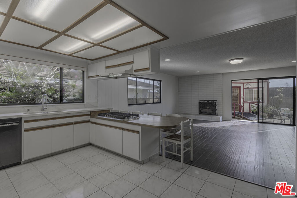 2106 W 166th Street Property Photo 7