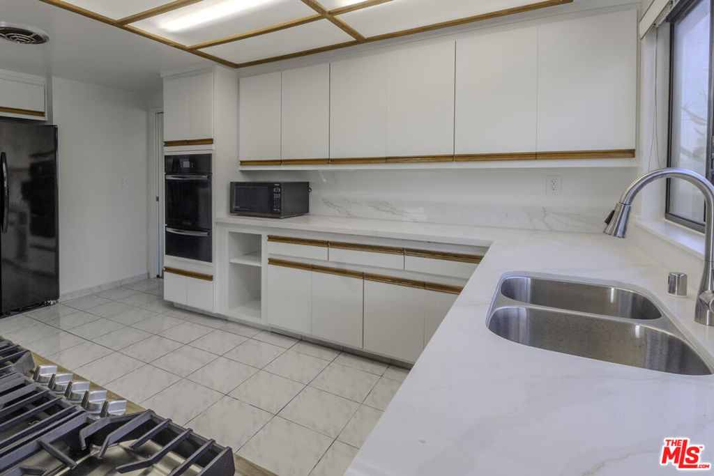 2106 W 166th Street Property Photo 10