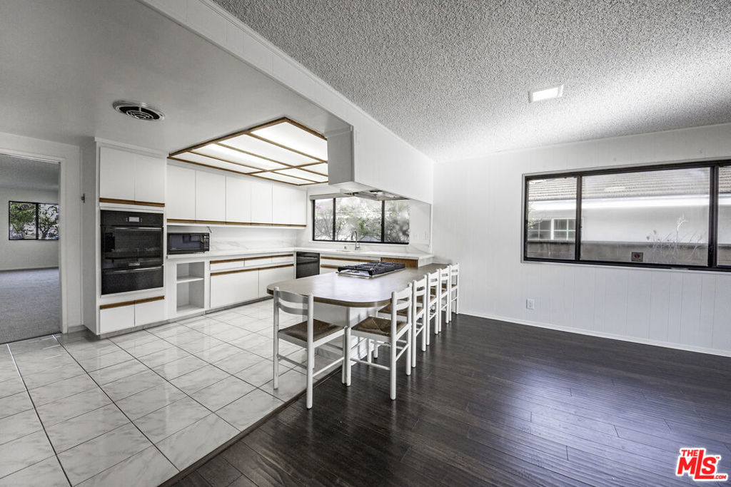 2106 W 166th Street Property Photo 12