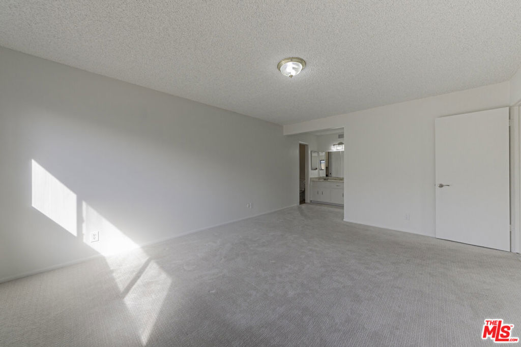 2106 W 166th Street Property Photo 21