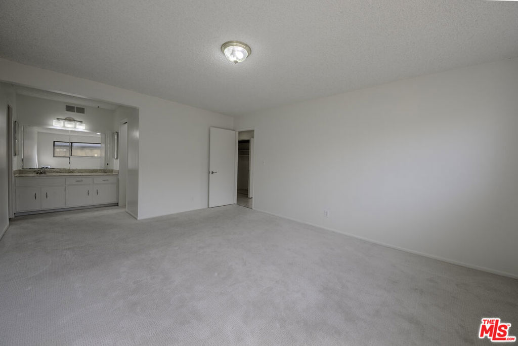 2106 W 166th Street Property Photo 22