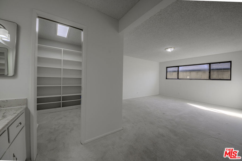 2106 W 166th Street Property Photo 24