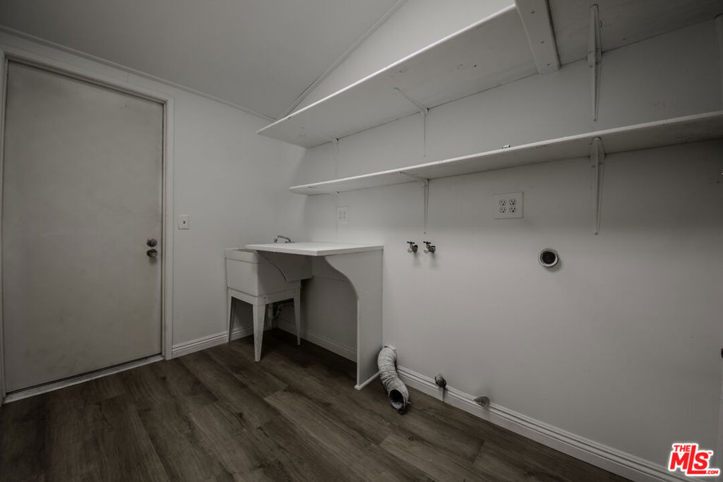 2106 W 166th Street Property Photo 26