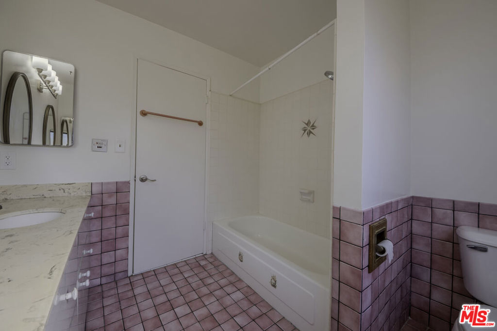 2106 W 166th Street Property Photo 28