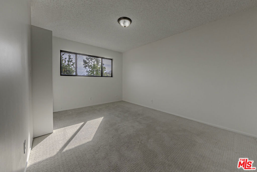 2106 W 166th Street Property Photo 29