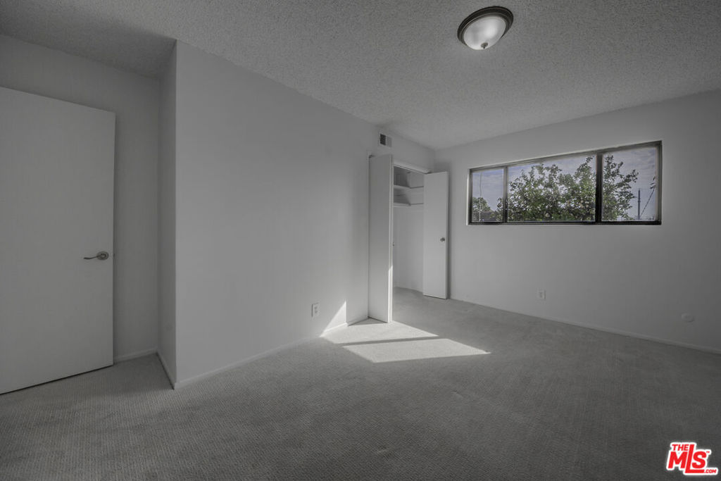 2106 W 166th Street Property Photo 31