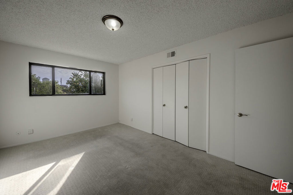 2106 W 166th Street Property Photo 32