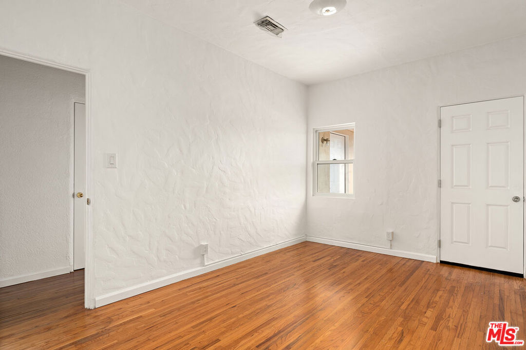 1064 S Hayworth Avenue Property Photo 21
