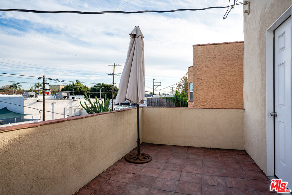 1064 S Hayworth Avenue Property Photo 25