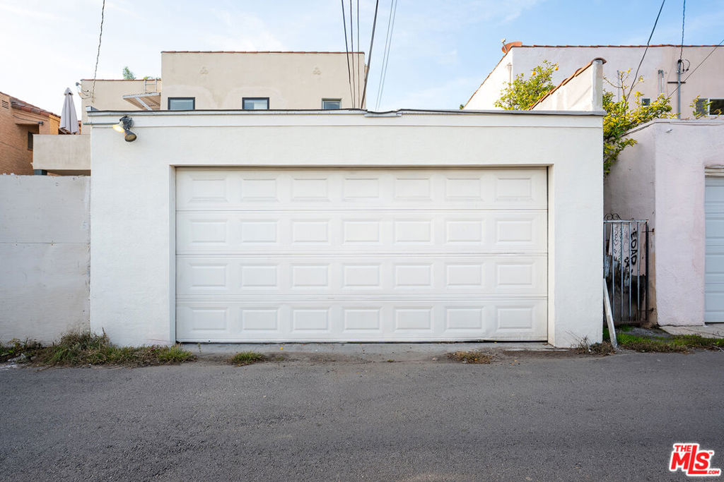 1064 S Hayworth Avenue Property Photo 27