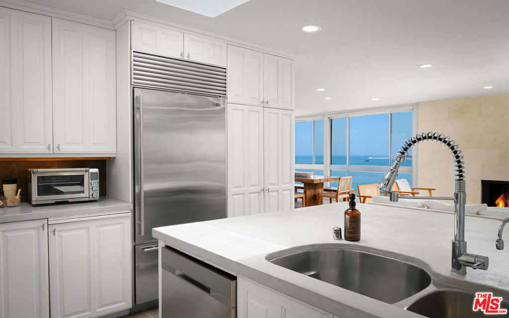22548 Pacific Coast Highway 410 Property Photo 11
