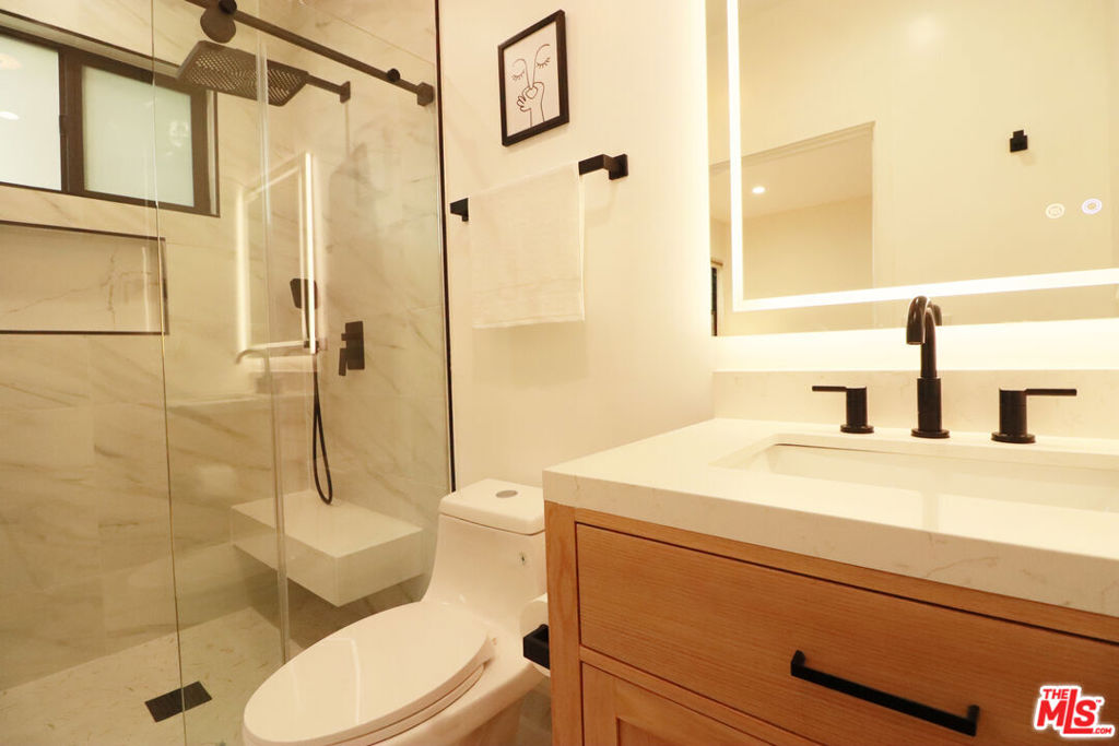 9040 Phyllis Avenue D Property Photo 10