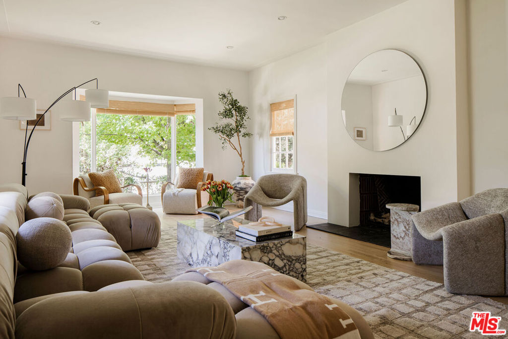 2518 Canyon Drive Property Photo 1