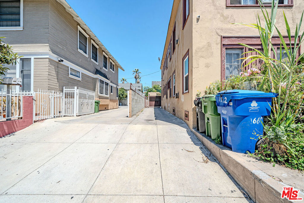 1662 S Hobart Boulevard Property Photo 14