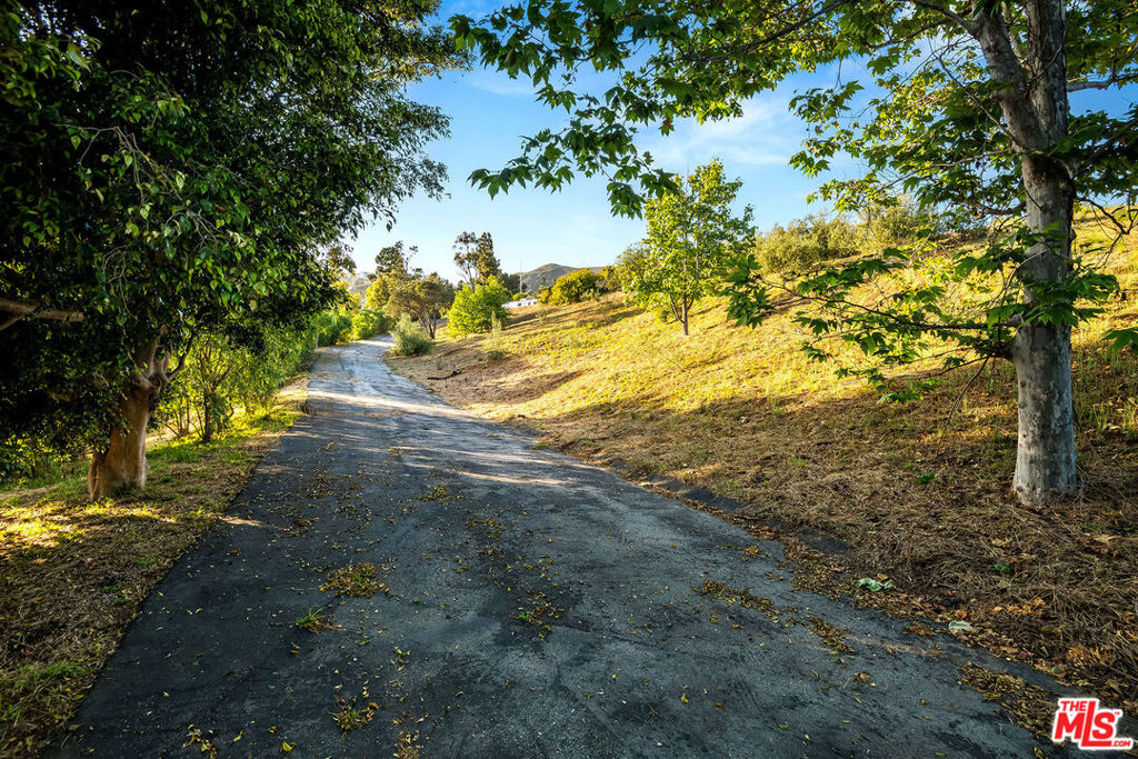 29829 Harvester Road Property Photo 10