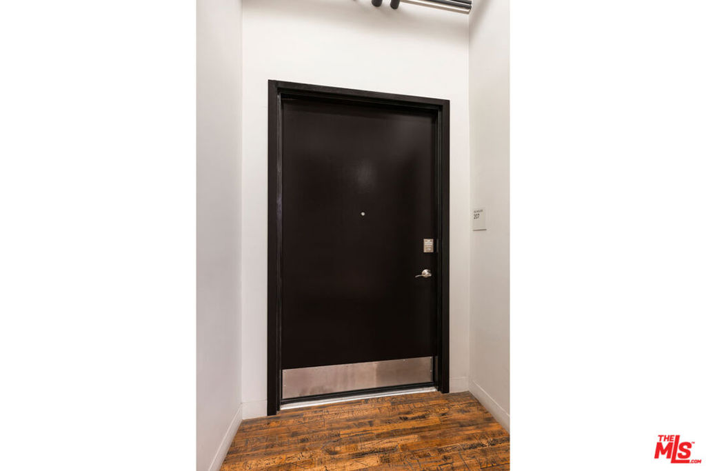 500 Molino Street 207 Property Photo 4