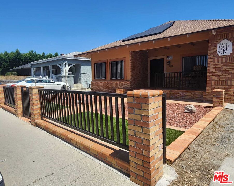 3582 S Budlong Avenue Property Photo 2