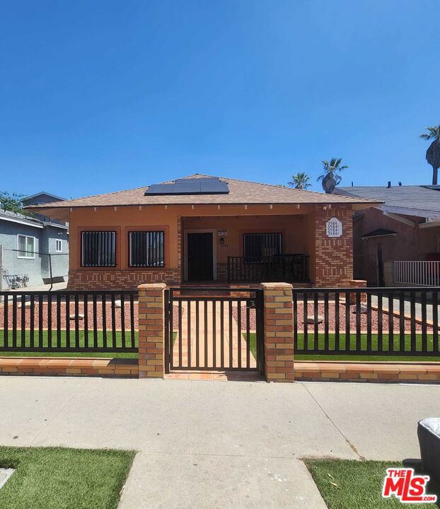 3582 S Budlong Avenue Property Photo 4