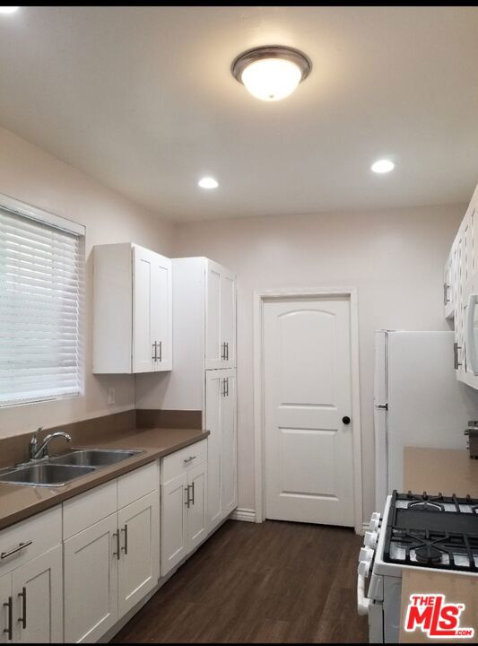 3582 S Budlong Avenue Property Photo 13