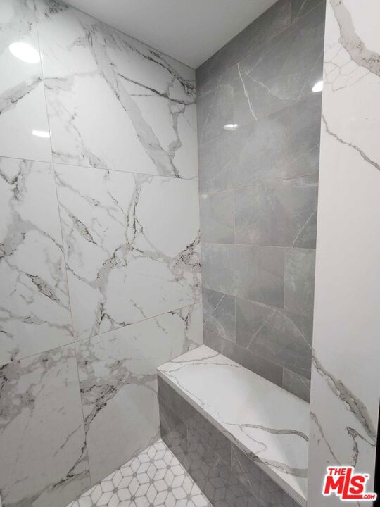 3582 S Budlong Avenue Property Photo 17