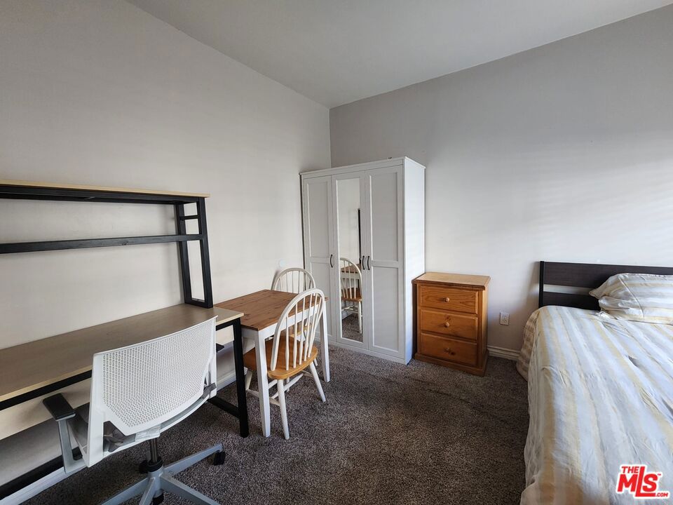 3582 S Budlong Avenue Property Photo 31