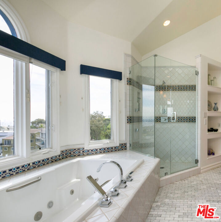 2131 Kew Drive Property Photo 25