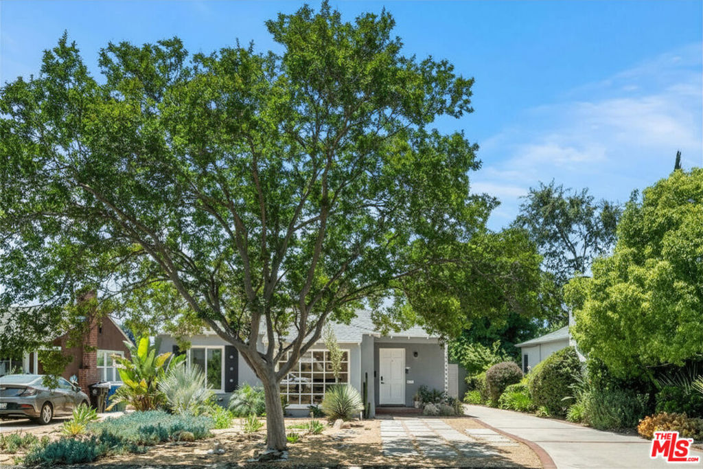 14348 Collins Street Property Photo 2