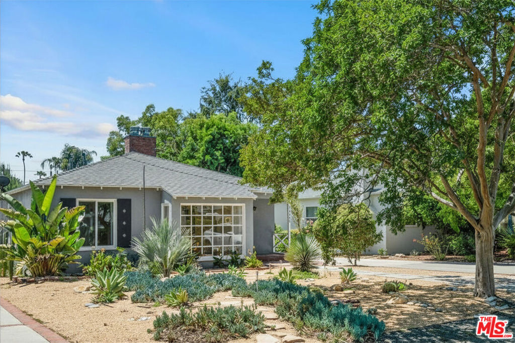14348 Collins Street Property Photo 4