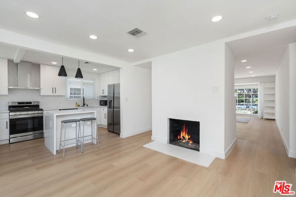 14348 Collins Street Property Photo 17