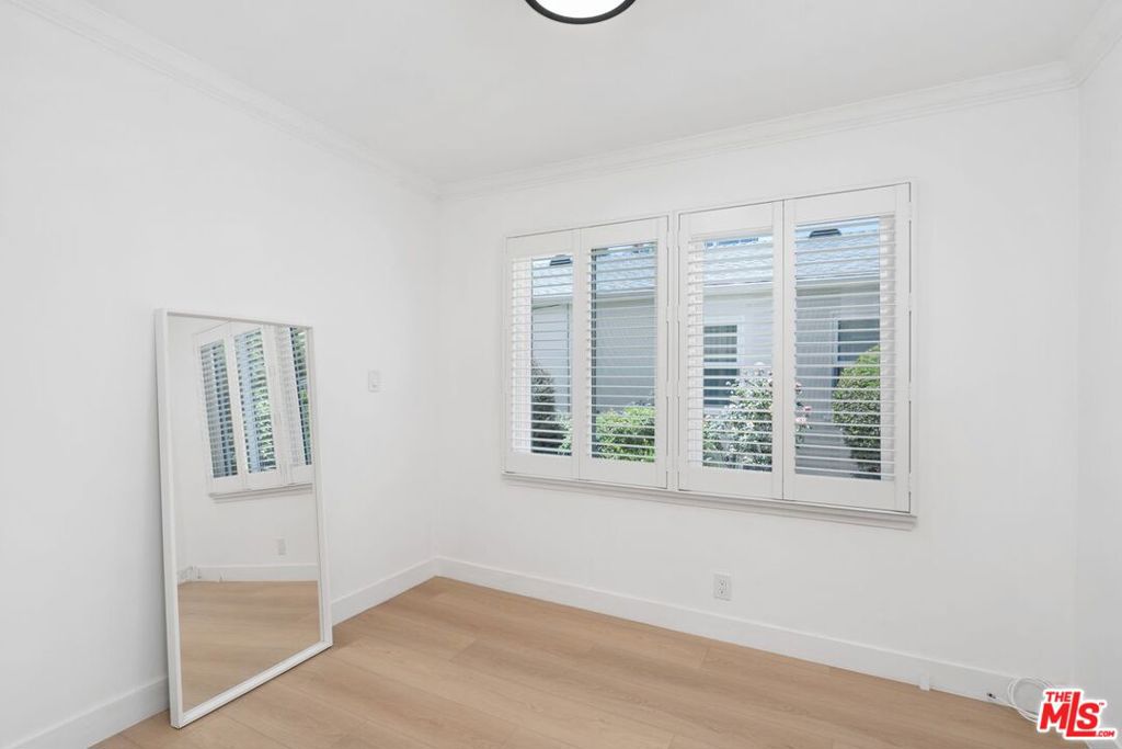 14348 Collins Street Property Photo 18