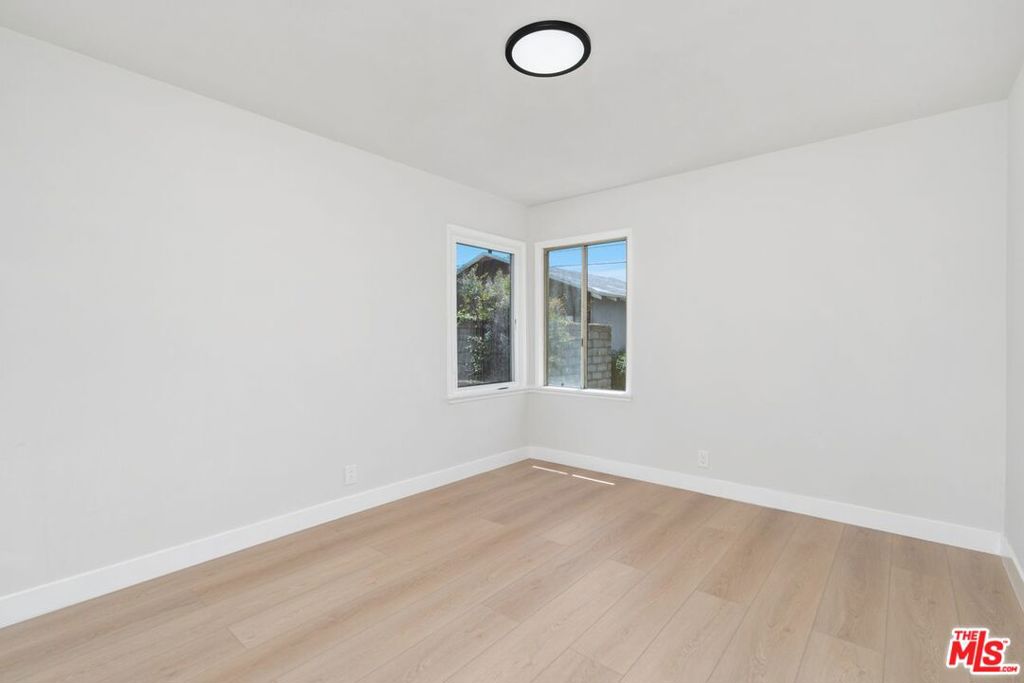 14348 Collins Street Property Photo 22