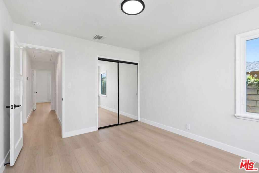 14348 Collins Street Property Photo 23