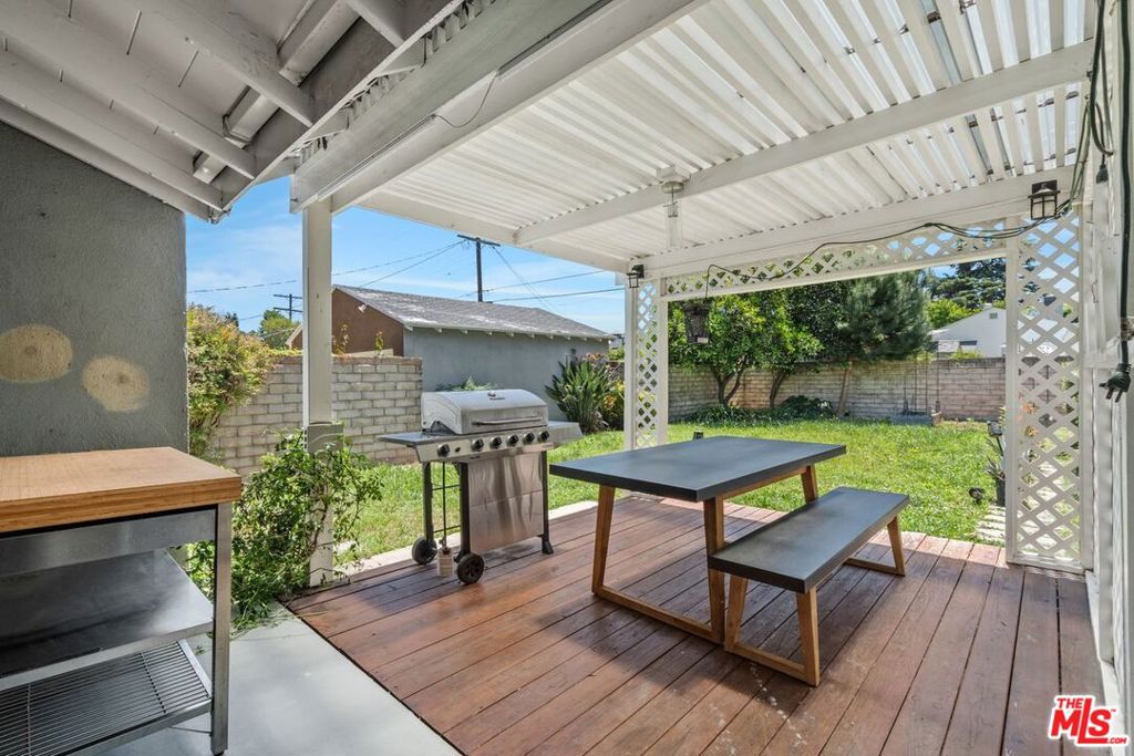 14348 Collins Street Property Photo 27