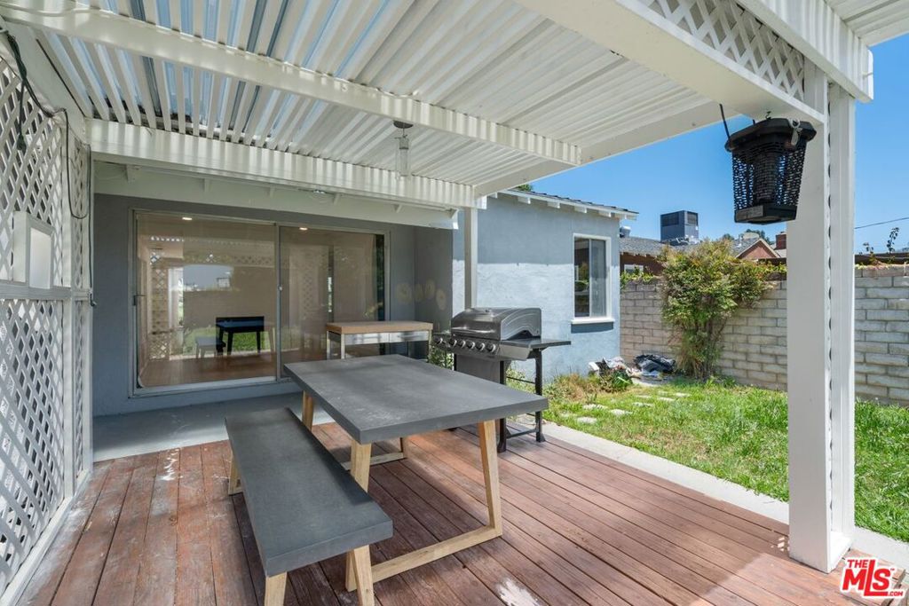 14348 Collins Street Property Photo 28