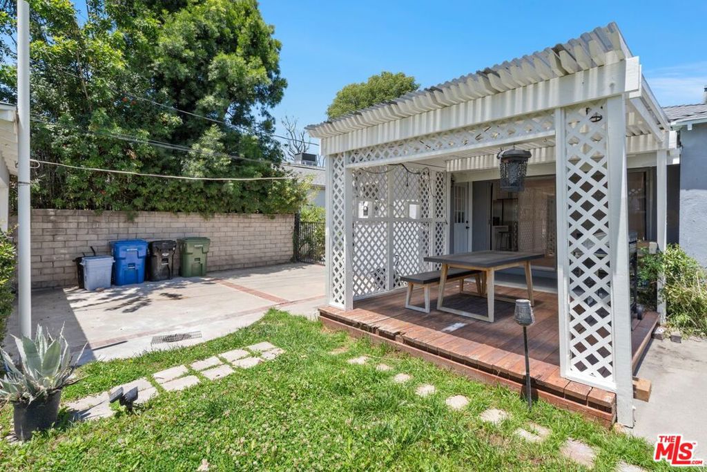 14348 Collins Street Property Photo 29