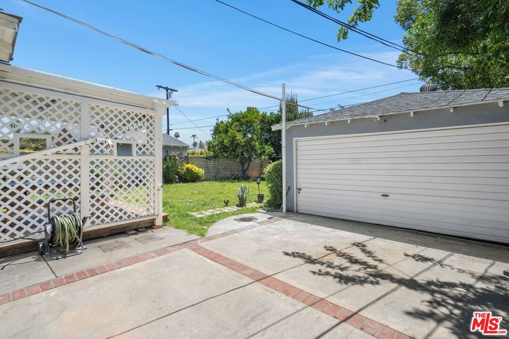 14348 Collins Street Property Photo 30