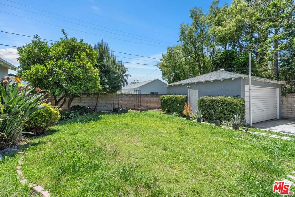 14348 Collins Street Property Photo 31