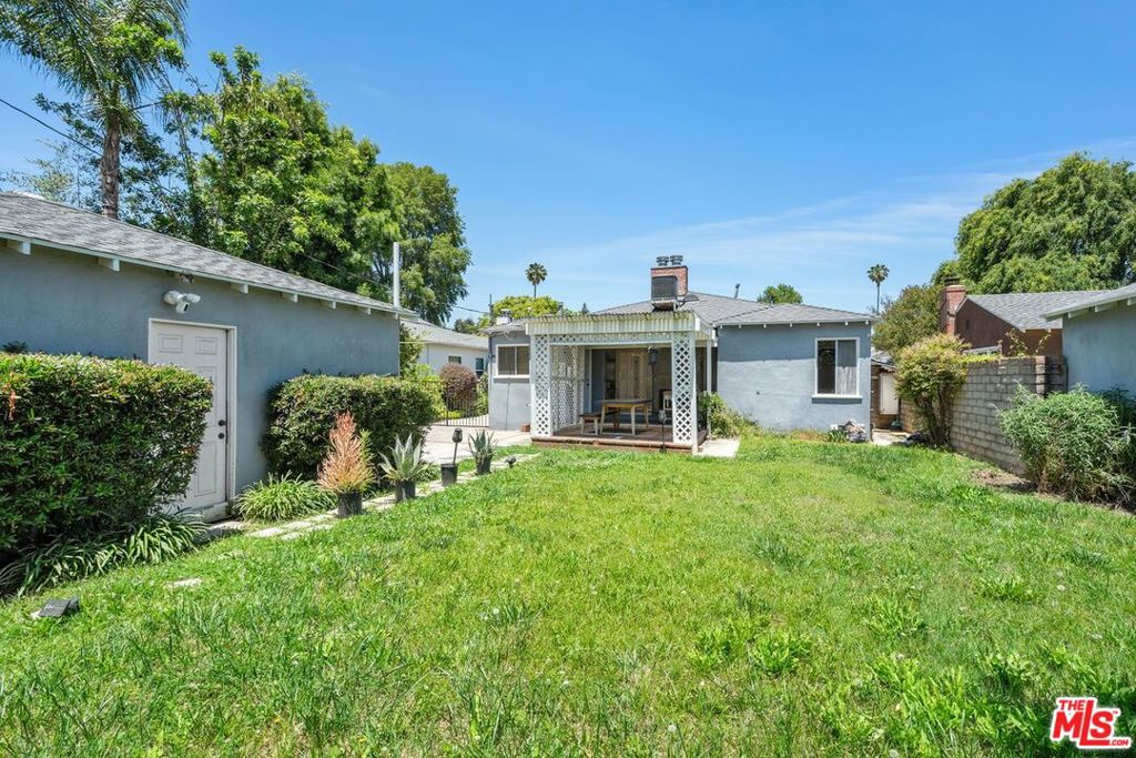 14348 Collins Street Property Photo 32