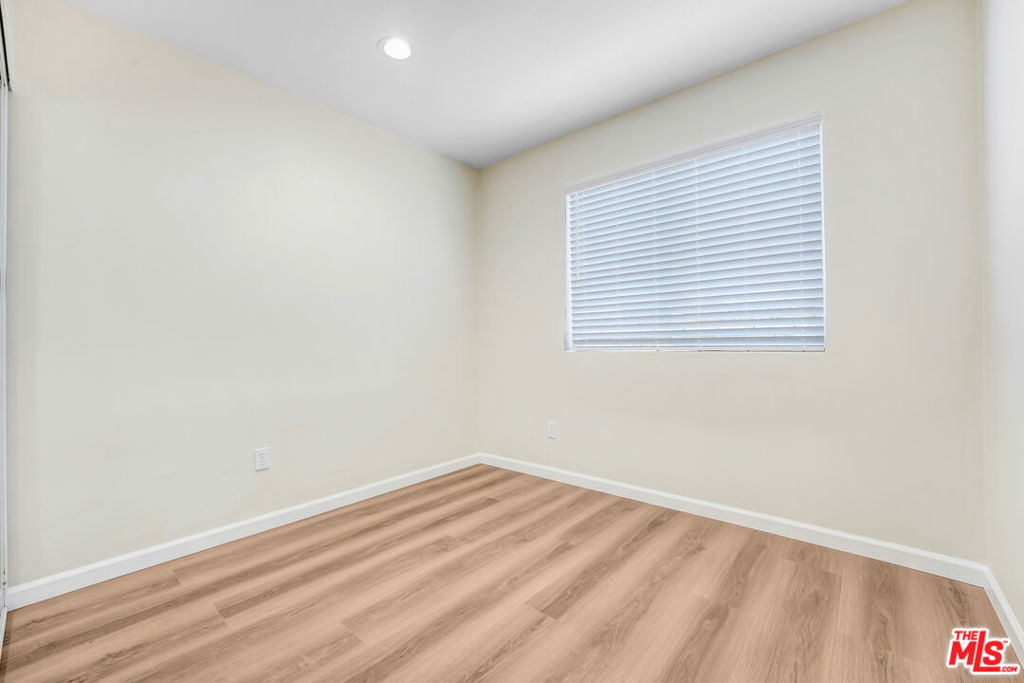 845 N Hagar Street Property Photo 4