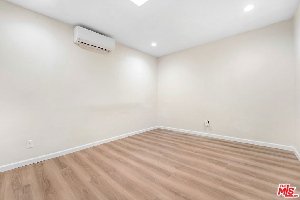 845 N Hagar Street Property Photo 8