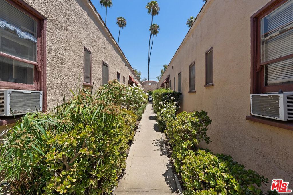 1135 Lodi Place Property Photo 4