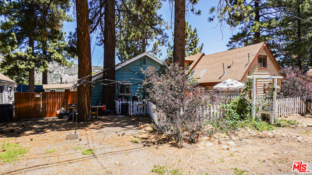 813 E Mountain View Boulevard Property Photo 2